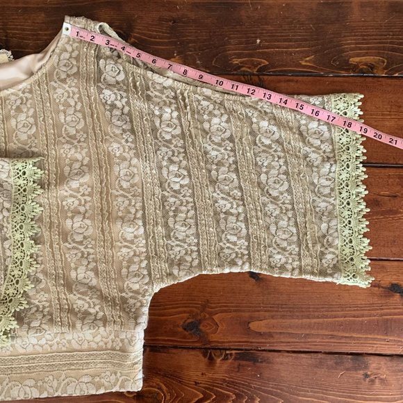 Women's A'Reve Soft Lace Open Cold Shoulder Batwing Sleeve Medium Blouse GUC - Picture 13 of 13